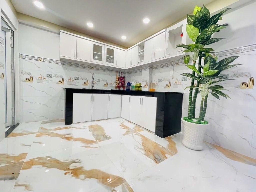 Nhà 5 tầng, hẻm xe hơi thông Nguyễn Hồng Đào, Trường Chinh - ngang 4m, sổ đẹp A4 - 5 tỷ xíu