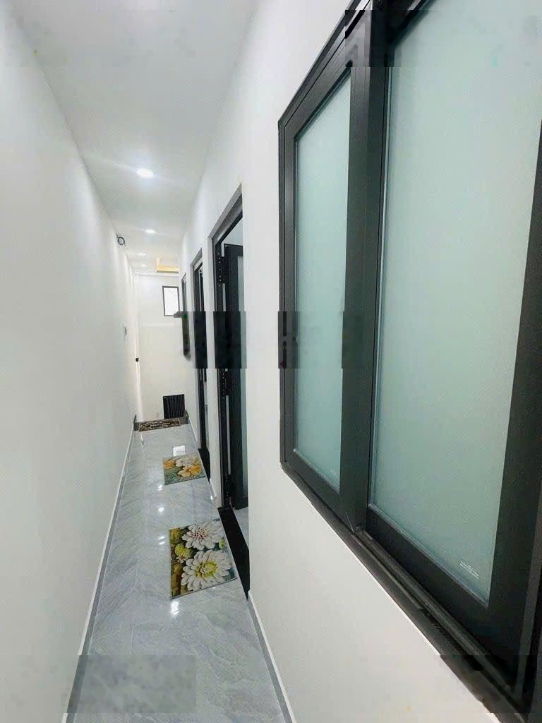 5.5 tỷ nhà ga T3, Cộng Hòa, Nhất Chi Mai 4x12m 2 tầng full nội thất