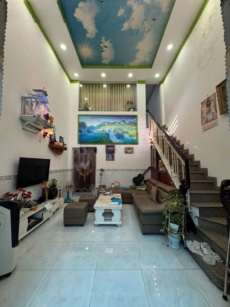 Bán nhà Lạc Long Quân, Tân Bình, 58m2 (4.5 x 13m), 2 tầng, 3PN, nhỉnh 5 tỷ xíu