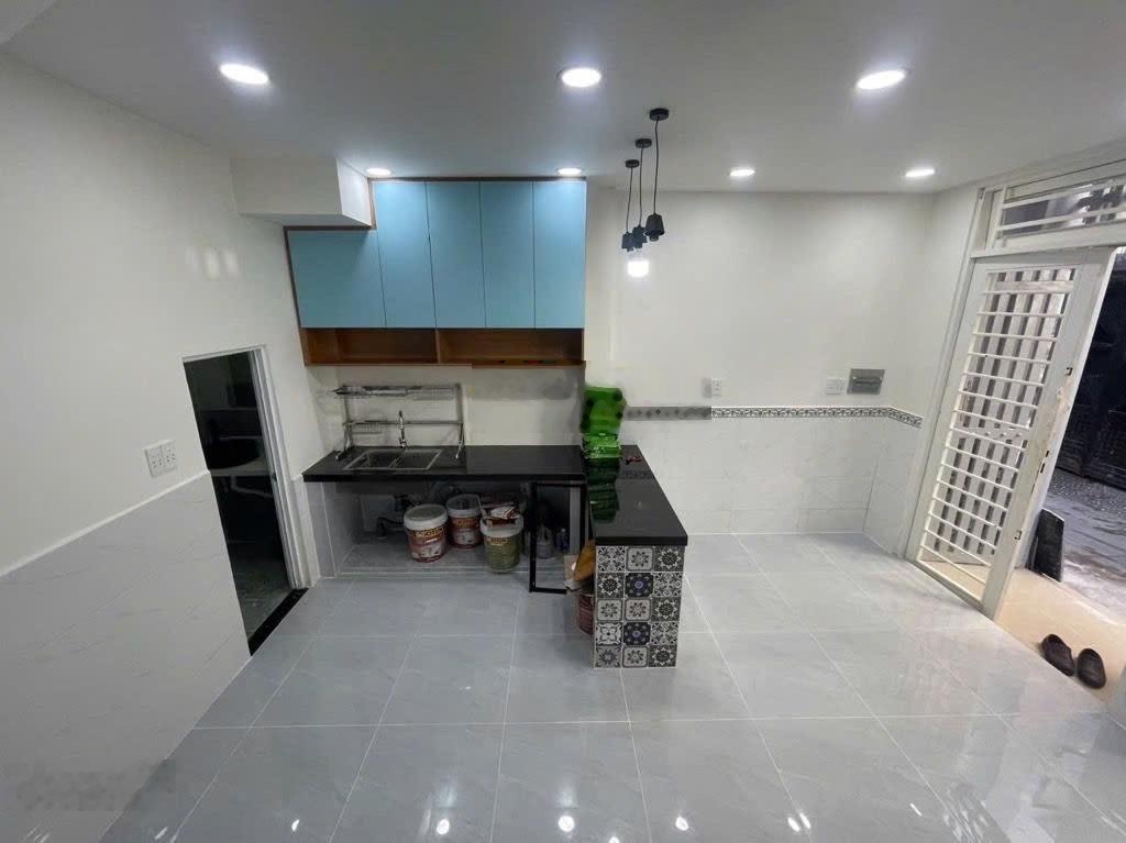 Bán nhà 3 tầng 83 Nguyễn Thái Sơn P4GV 5mx6m trệt lửng lầu ngăn 4PN 3WC 3.85 tỷ hẻm thông xây ở.