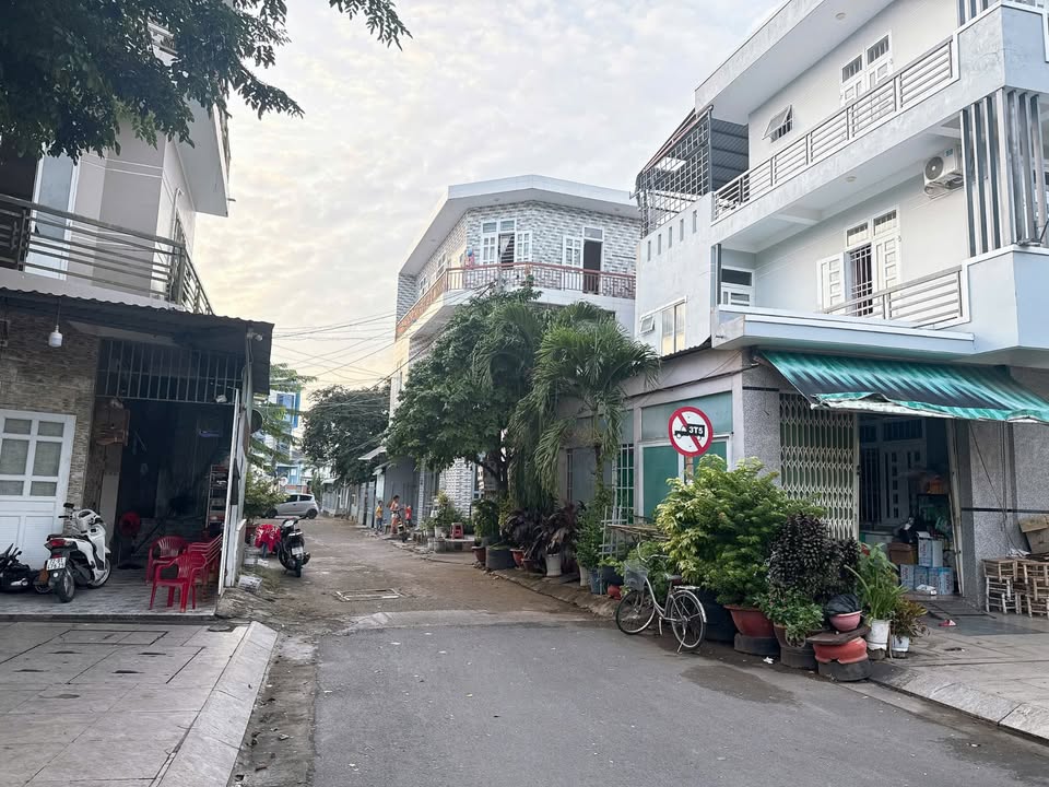 Bán 4 phòng trọ 120m2, hẻm Phạm Văn Đồng, Bà Rịa, thu nhập 8 triệu/tháng