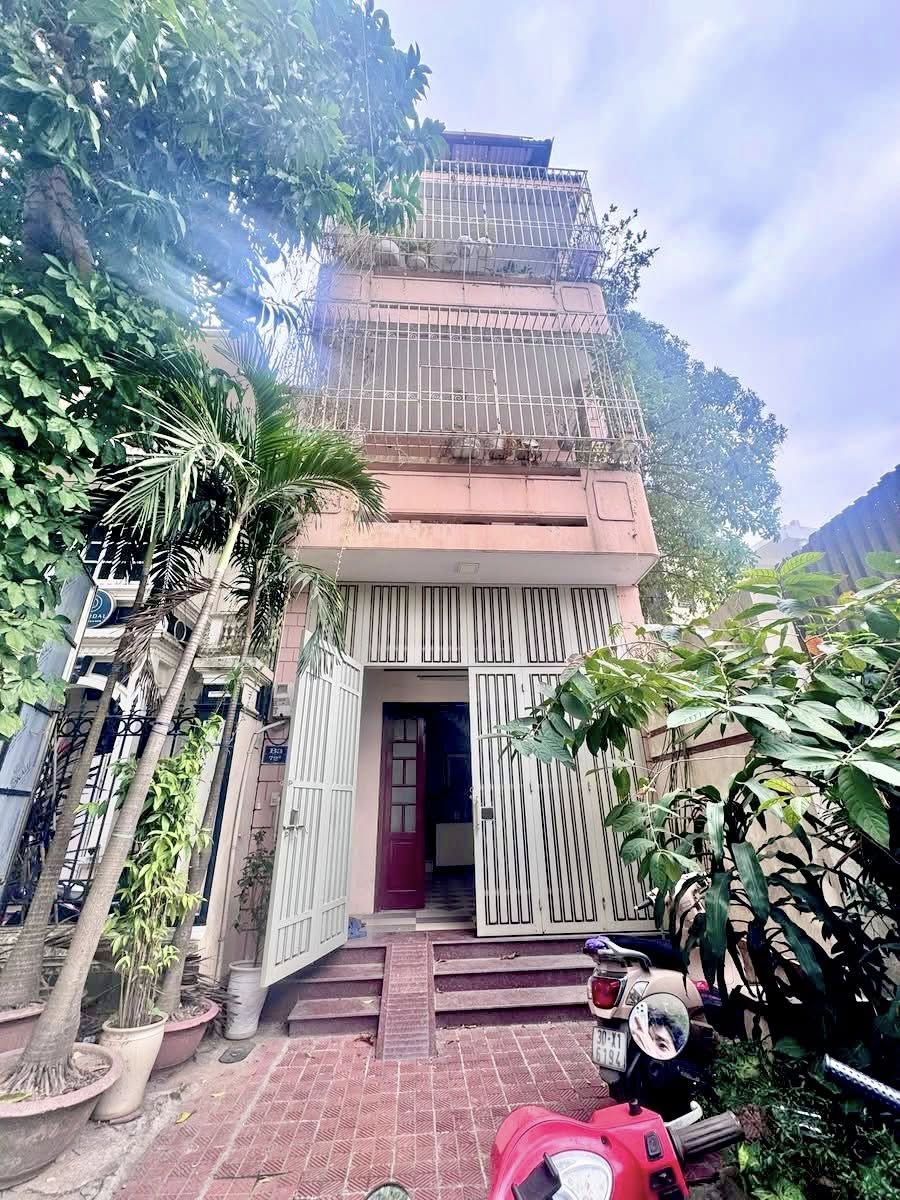 Bán nhà Đống Đa, gần phố, ô tô vào nhà, 77m2, 4 tầng