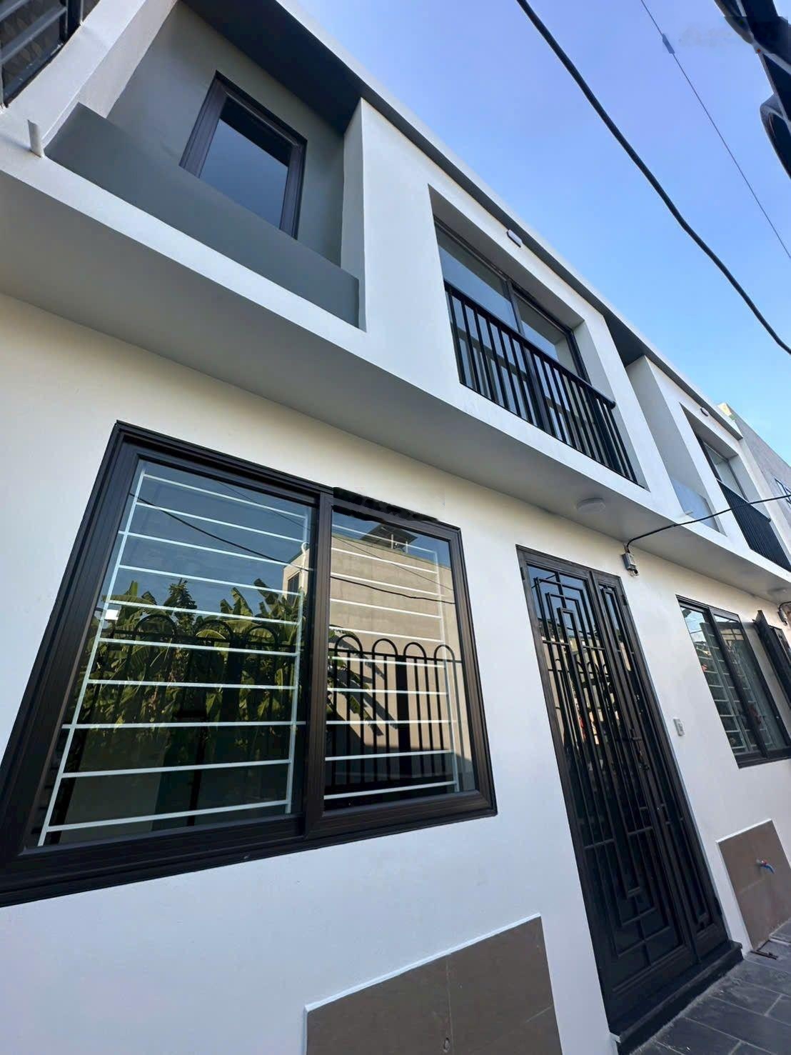 Cho thuê nhà 2 tầng ngõ Âu Cơ, Tây Hồ. 2ngủ, mới xây mới hiện đại, có sân để xe, giá thuê 6tr/tháng