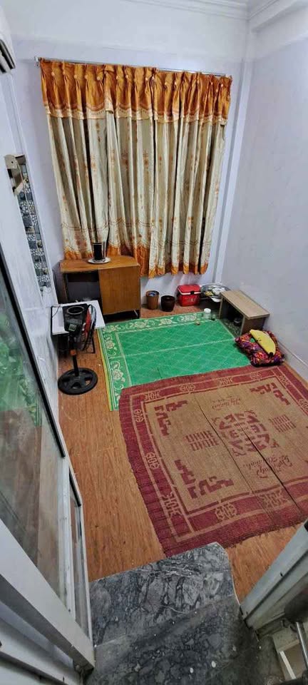 Bán gấp nhà mặt ngõ phố 8-3, Hai Bà Trưng, Hà Nội, kinh doanh tốt, 17m2 x 3 tầng, giá bán 2,1 tỷ