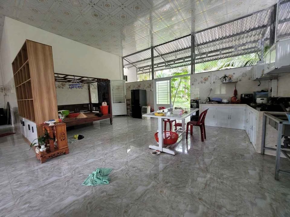 Bán nhà và đất Nhơn Thạnh, đường xe 4 chỗ, giá 2 tỷ trọn thửa