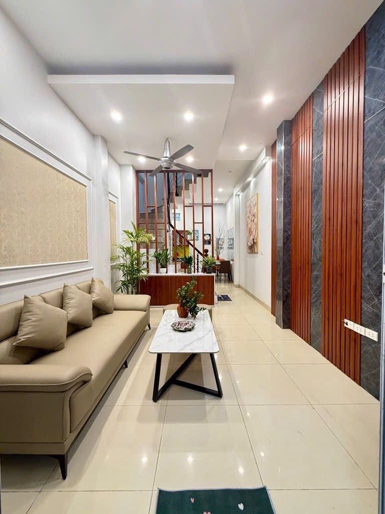 Bán nhà trung tâm Vĩnh Hưng, Hoàng Mai, diện tích 32m2, ngõ nông thông, gần phố, ô tô gần nhà