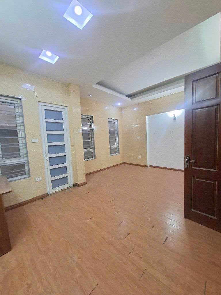 Bán nhà Trần Phú, Hoàng Mai, 40m² x 4 tầng, nhà dân xây, đối diện Gamuda, ô tô cách 50m, giá 6.3 tỷ