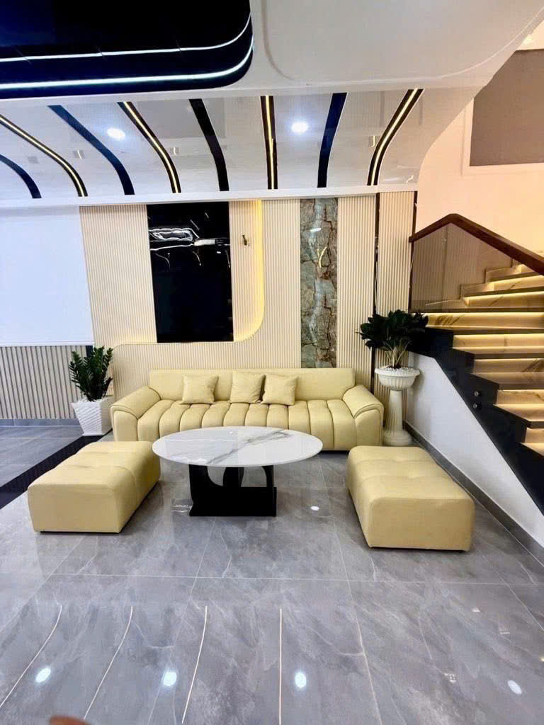 Bán nhà 5 tầng, 70m2, ngang 5m, đường lớn 5m, giá tốt 7,9 tỷ, gần Emart 2, 20m ra mặt tiền Phan Huy Ích, Gò Vấp