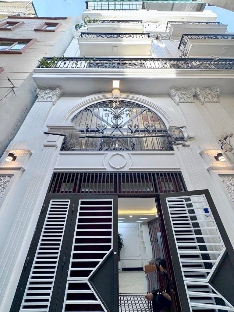 Bán nhà Thạch Bàn, Long Biên, ô tô đỗ cửa, 42m2, xây 6 tầng, nhỉnh 10 tỷ