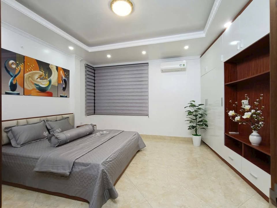 Bán nhà Bồ Đề, Long Biên. 30m2, 5 tầng, 3 phòng ngủ, full nội thất