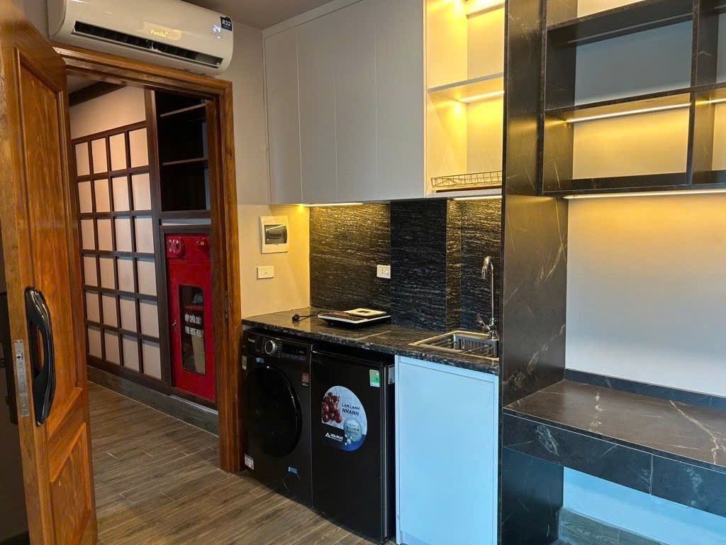 Bán nhà Nhật Chiêu, Tây Hồ, 112m2, view hồ Tây, ngõ thông rộng, ô tô 4 chỗ vào nhà