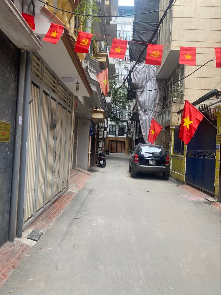 Bán nhà Tô Vĩnh Diện, Thanh Xuân, sát phố, gần ô tô đỗ, 62m2, chỉ hơn 13 tỷ