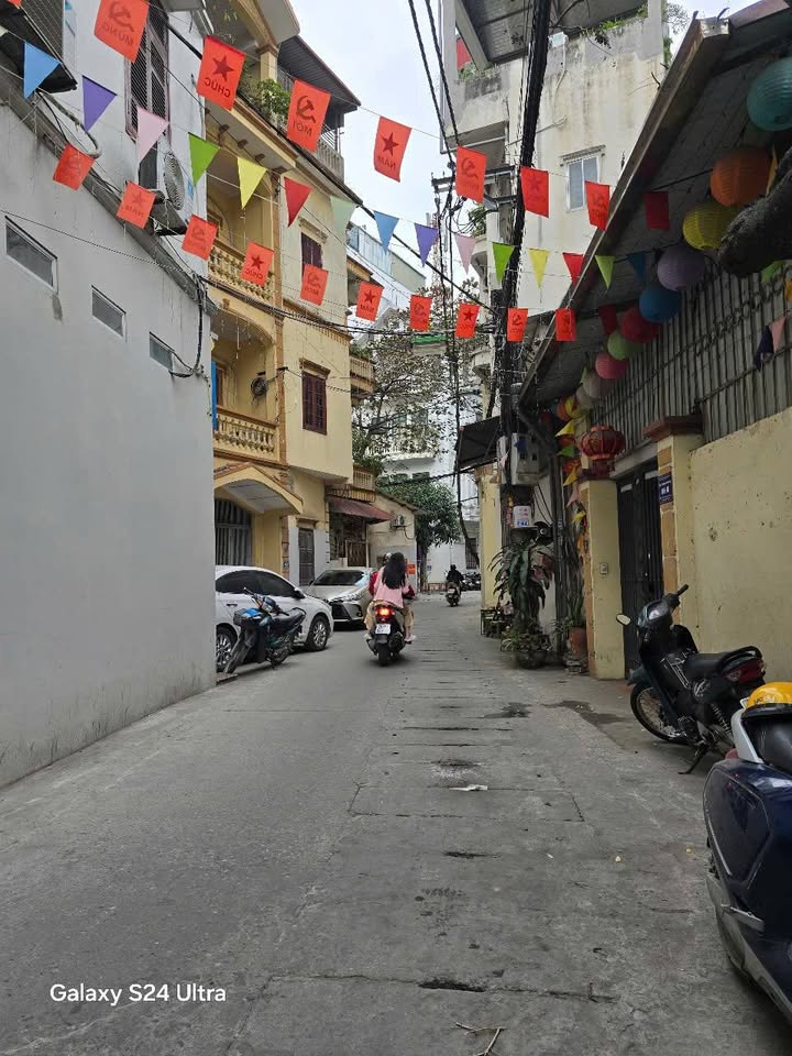 Bán đất Phạm Văn Đồng, 52m2, mặt tiền 4m, ngõ ô tô thông, kinh doanh, gần phố, giá 15 tỷ