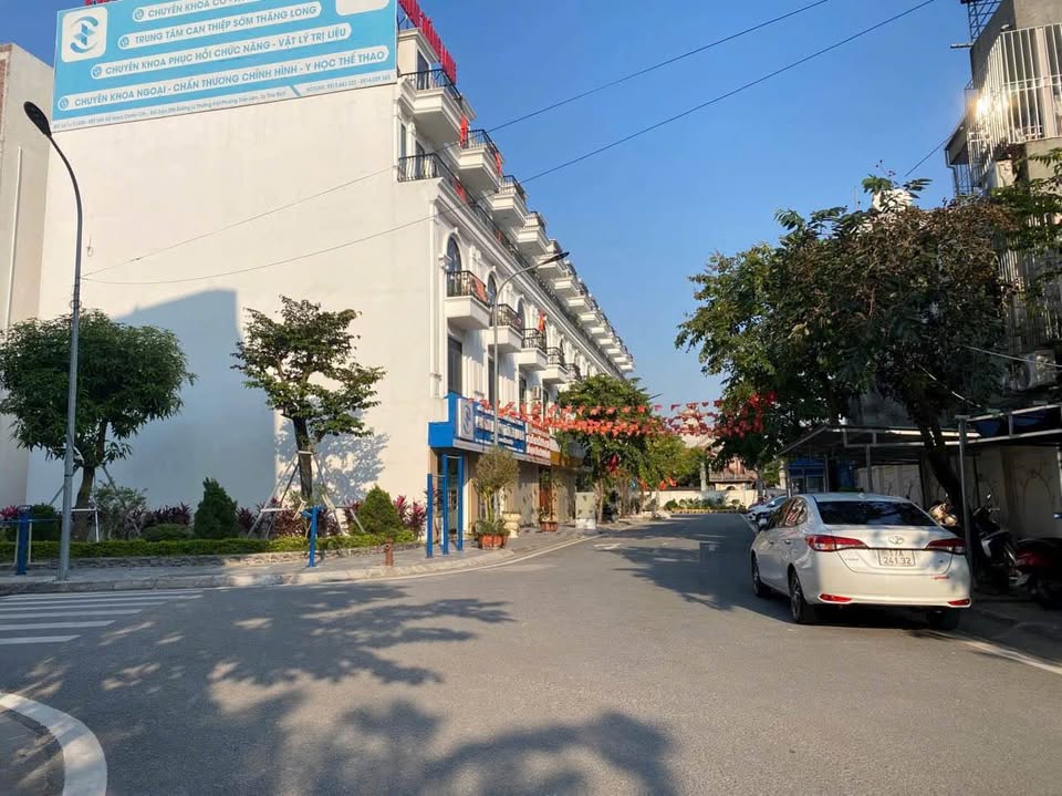 Bán căn nhà 5 tầng tại khu đô thị Bia Ong cũ thuộc tổ 3, phường Trần Lãm