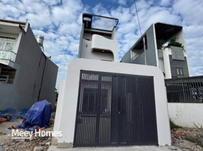 Nhà 1 trệt 2 lầu siêu xinh hẻm Nguyễn Đức Thuận, Dĩ An, giá tốt