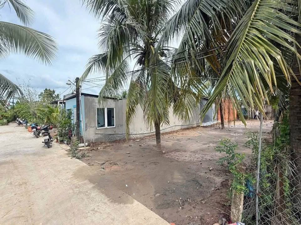 Bán đất tại Phường 7, Bến Tre cũ, 187m2, ngang 7m, hẻm xe taxi có thể vào tận nơi, giá chỉ 700 triệu