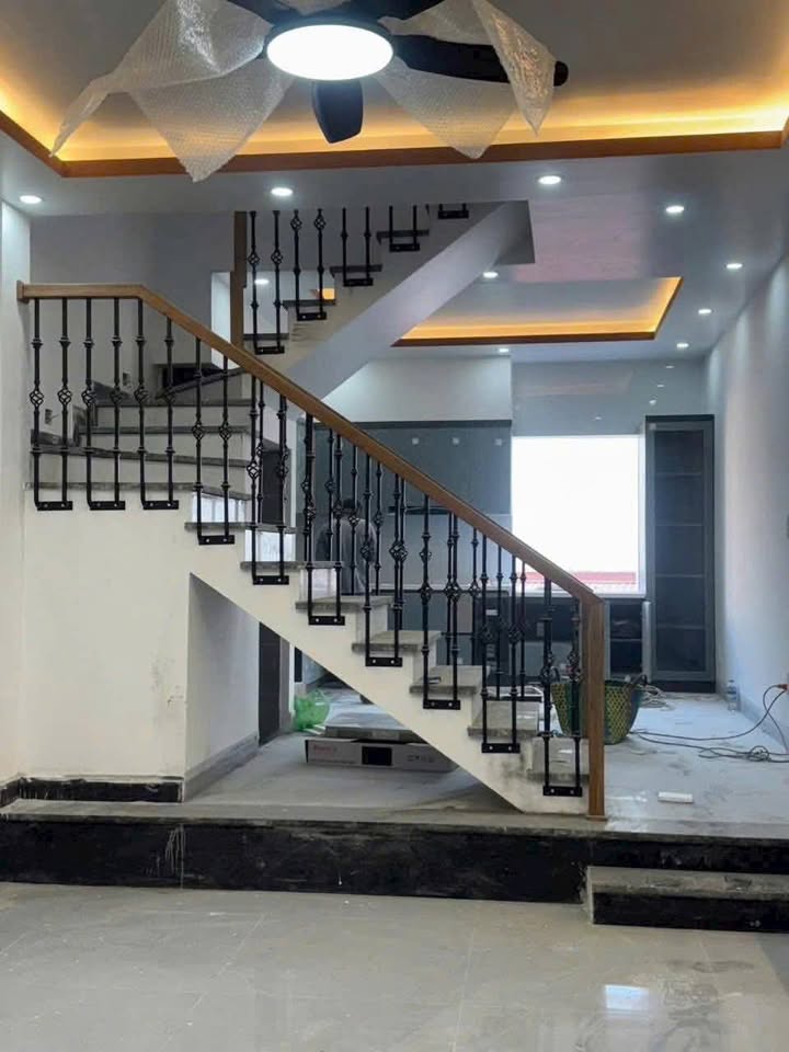 Bán nhà mới trung tâm Trần Thành Ngọ, Kiến An, ô tô đỗ cửa, giá 2.4 tỷ