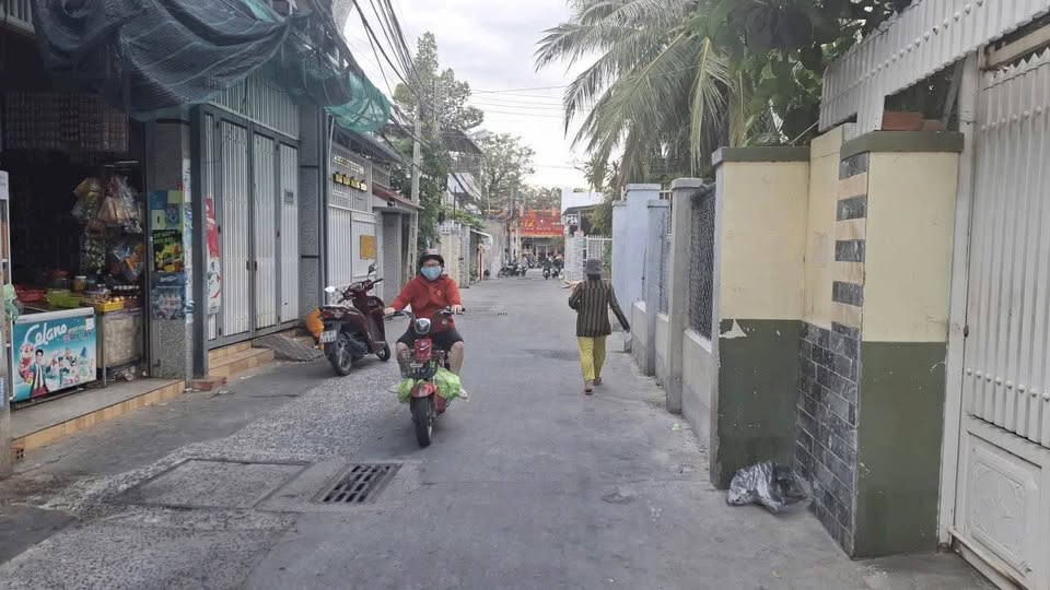 Bán dãy nhà trọ 5 phòng hiện đang cho thuê full phòng, diện tích 135m2 có 40m2 thổ cư, giá 1.5 tỷ