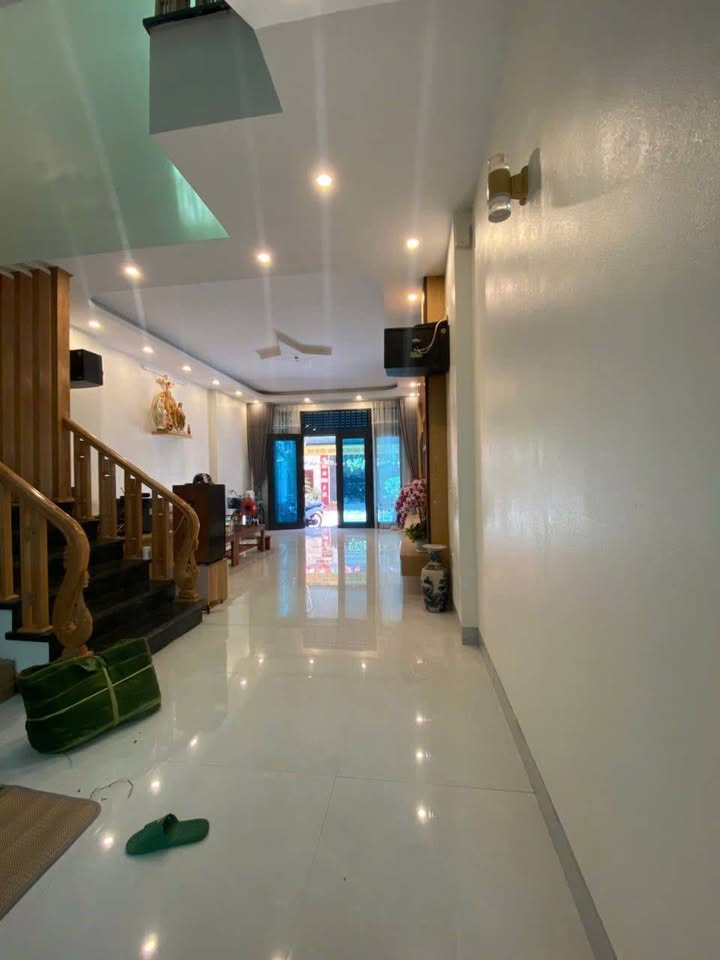 Bán nhà 2 tầng Nam Ngạn, chỉ vài bước chân ra chợ Bắc Cầu Sâng, khu dân cư ổn định lâu đời