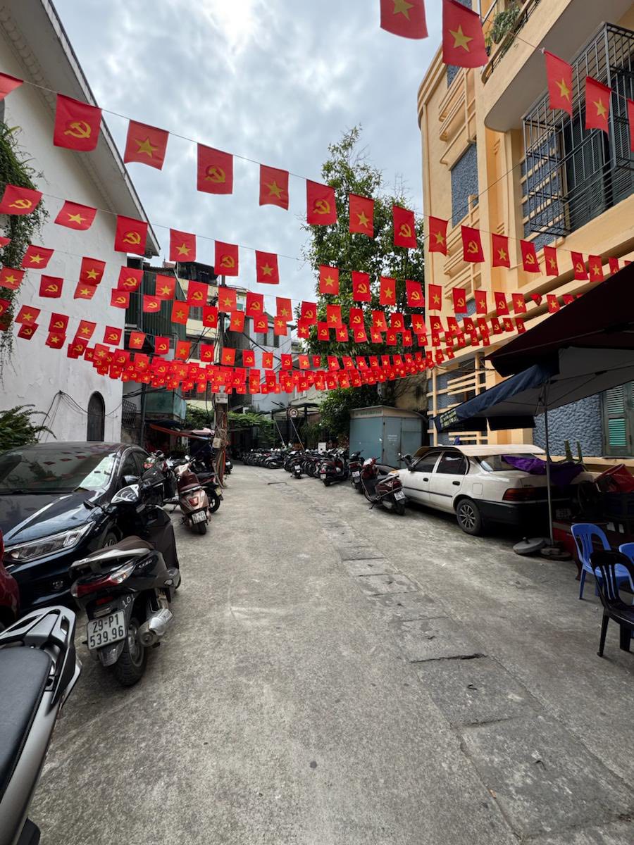 Bán nhà tập thể tầng giữa, phường Hàng Bột, cách phố cổ vài trăm mét, giá 2.75 tỷ