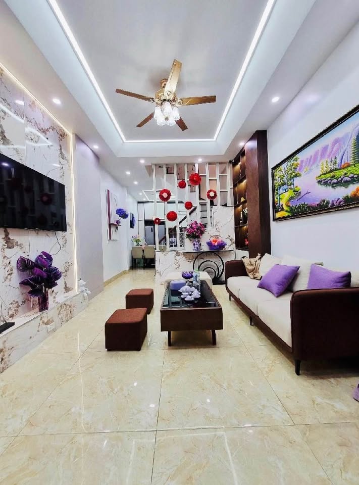 Nhà đẹp Bạch Mai, 40m2, 5 tầng, full đồ ở luôn, giá 9.7 tỷ