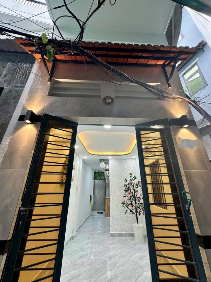 Nhà 3 tầng xinh xắn, hẻm xe ba gác, giá nhỉnh 2,55 tỷ ở Tạ Quang Bửu, Quận 8