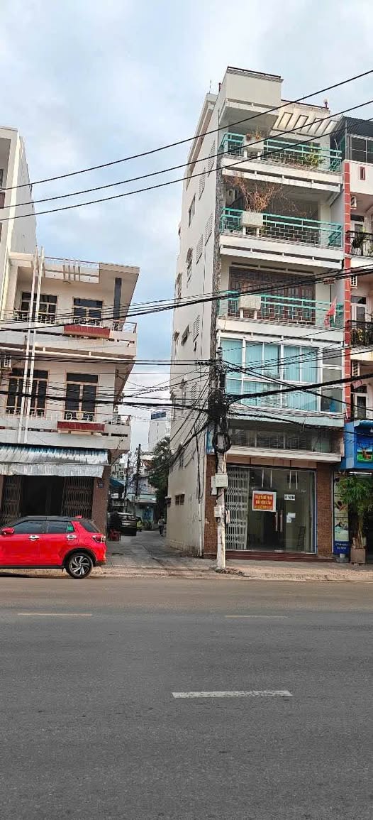 Bán nhà trung tâm Nha Trang, khu vực sầm uất, kinh doanh đa ngành nghề, giá 16.5 tỷ