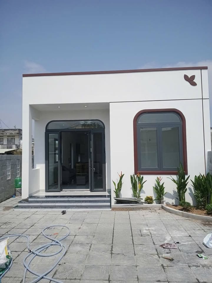 Bán nhà ngay góc 2 mặt tiền đường nhựa ngay trung tâm Long Điền, giá 2.35 tỷ