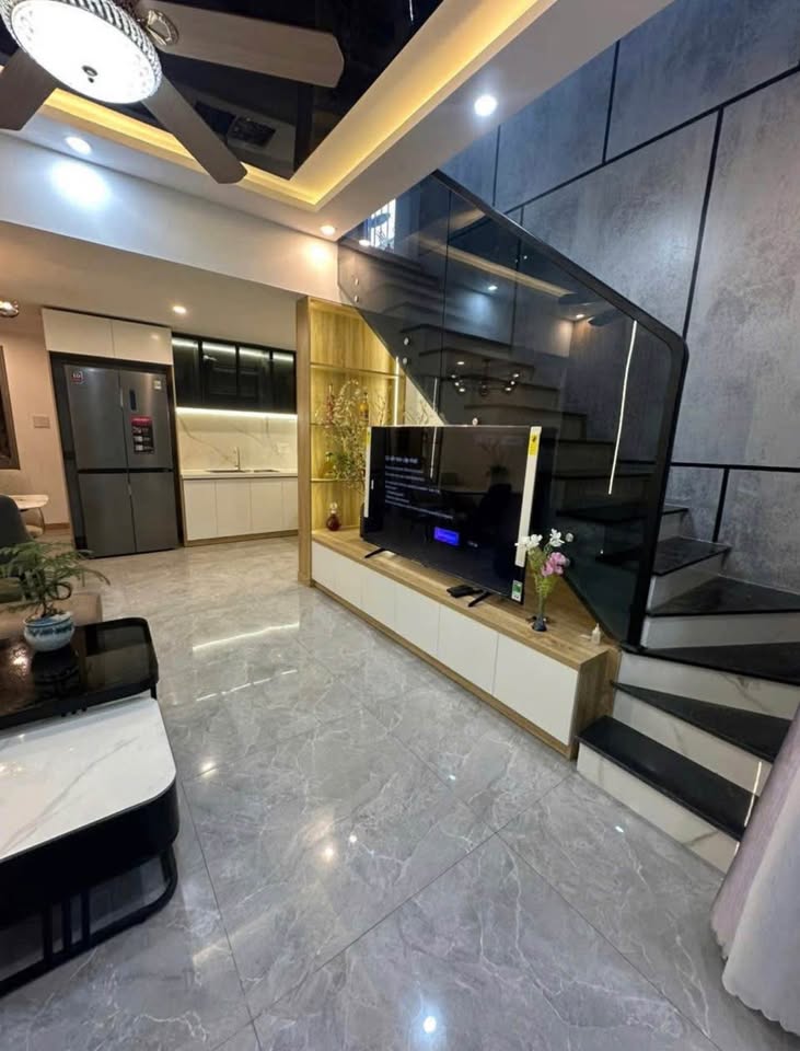 Bán nhà 2 tầng lô góc Nguyễn Hoàng thông Hoàng Diệu, gần Cầu Rồng, giá 5.1 tỷ