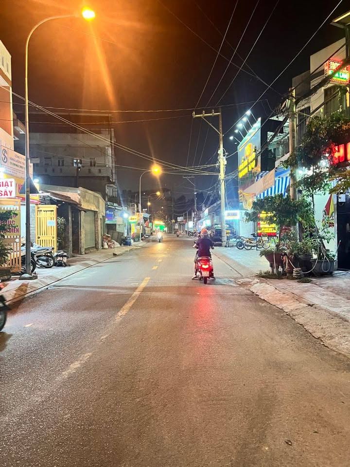 Bán nhà 1 trệt 1 lầu tại Hiệp Bình Chánh, gần khu dân cư Sông Đà, 62m2, sổ hồng riêng vuông A4, không lỗi phong thủy