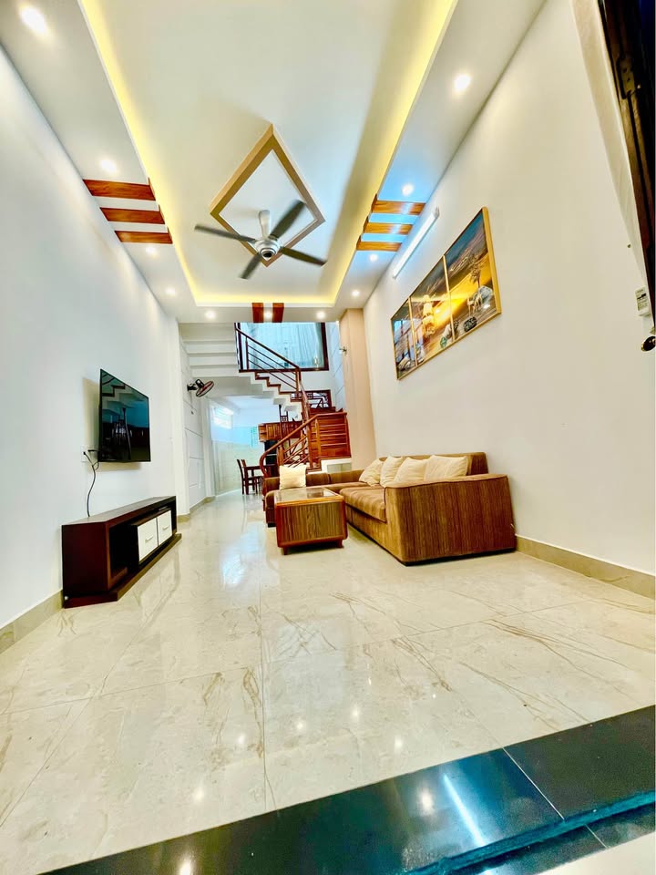 Bán nhà 3 tầng ngay Đại học Duy Tân, trung tâm Thanh Khê, 2 mặt kiệt, cách mặt đường vài bước chân, chỉ 4,x tỷ