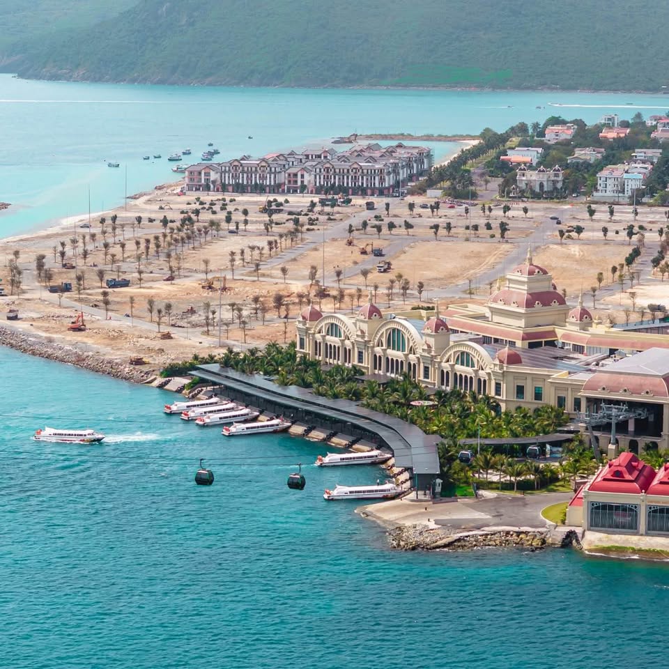 Bán căn liền kề 4 tầng tại Vinhomes Pearl Bay Nha Trang, gần bãi tắm, giá 10.4 tỷ