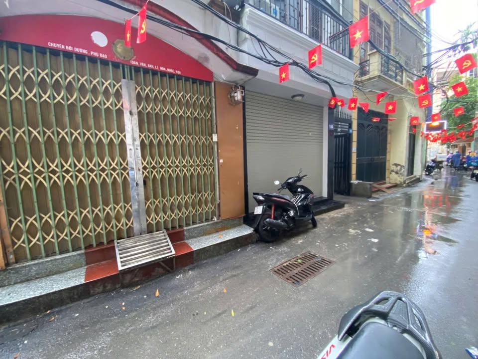 Bán nhà Xuân Thủy, Cầu Giấy, 42m² × 4 tầng, lô góc, ngõ thông kinh doanh, ô tô đỗ cửa