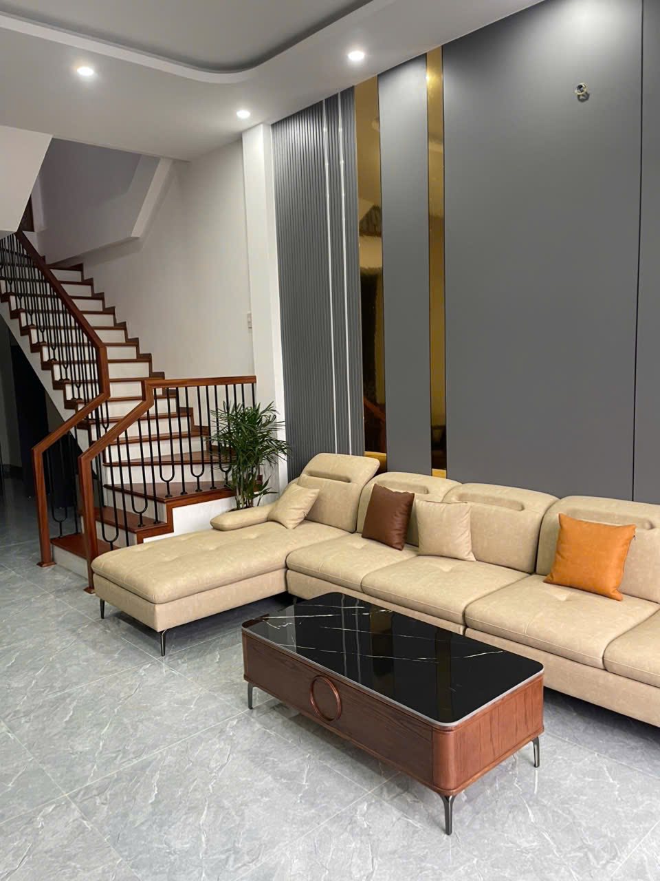 Bán nhà mới full nội thất trung tâm Cẩm Lệ, tặng nội thất, gần trường, chợ, giá 6 tỷ