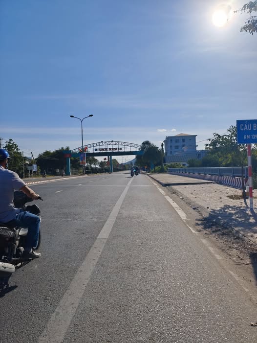 Bán đất Vạn Lương, Vạn Ninh 300m2, mặt tiền 10m, sổ đỏ thổ cư