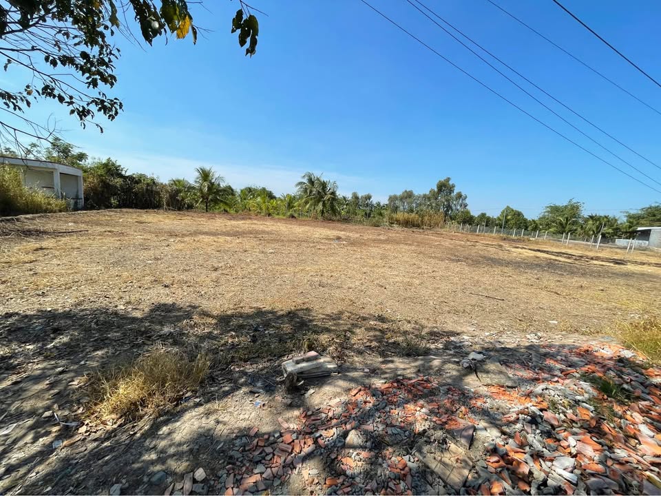 Kho bãi 2000m² mặt tiền đường 20m, Cần Thơ giá 5 triệu/m²