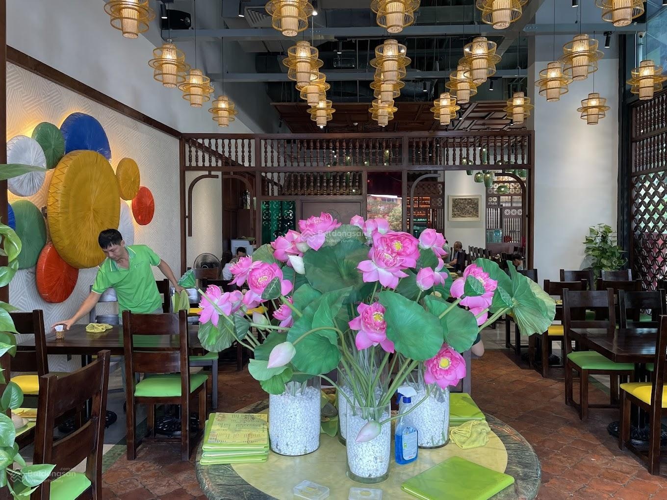 Cho thuê nhà mặt tiền Nguyễn Thị Thập, Quận 7. DT: 8x25m, 1 Trệt