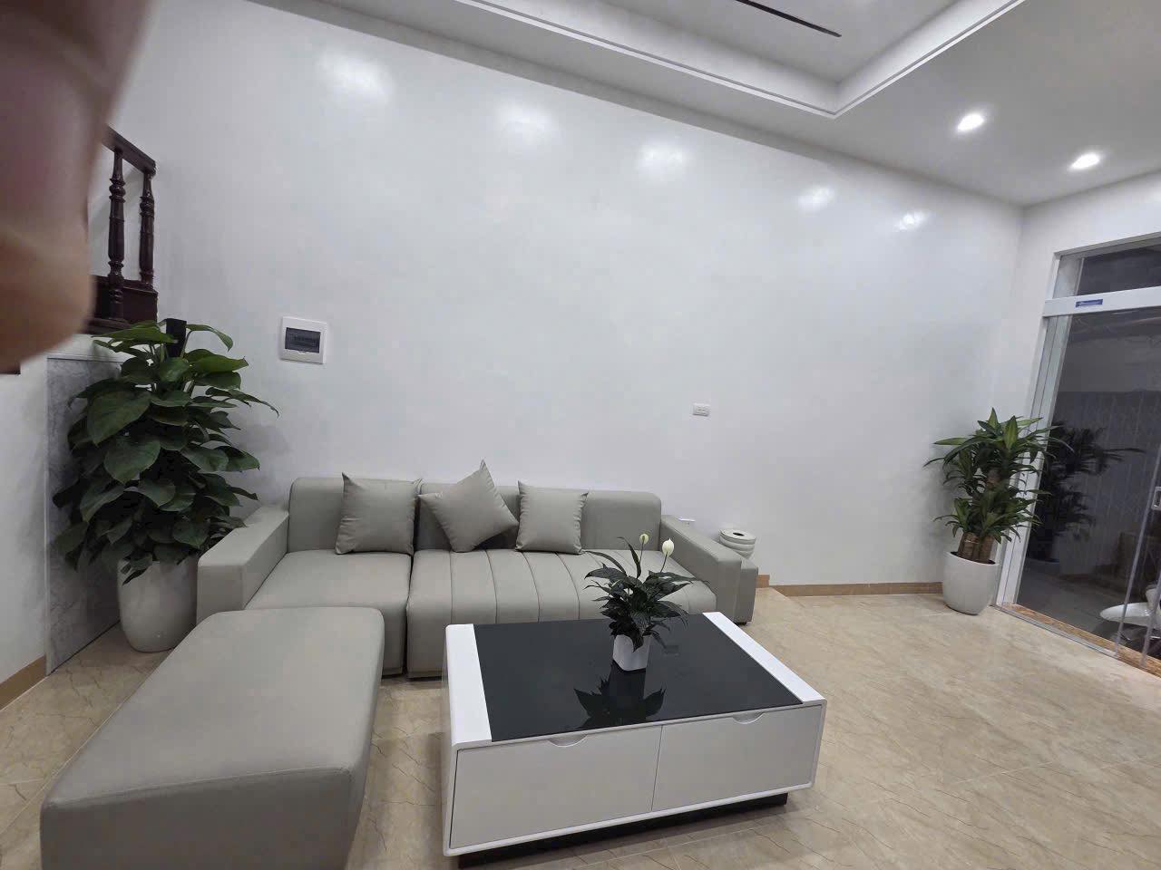 Bán nhà 4 tầng mới, 53m2 sổ đỏ, kinh doanh tốt, gần Hồ Ba Mẫu, Đống Đa