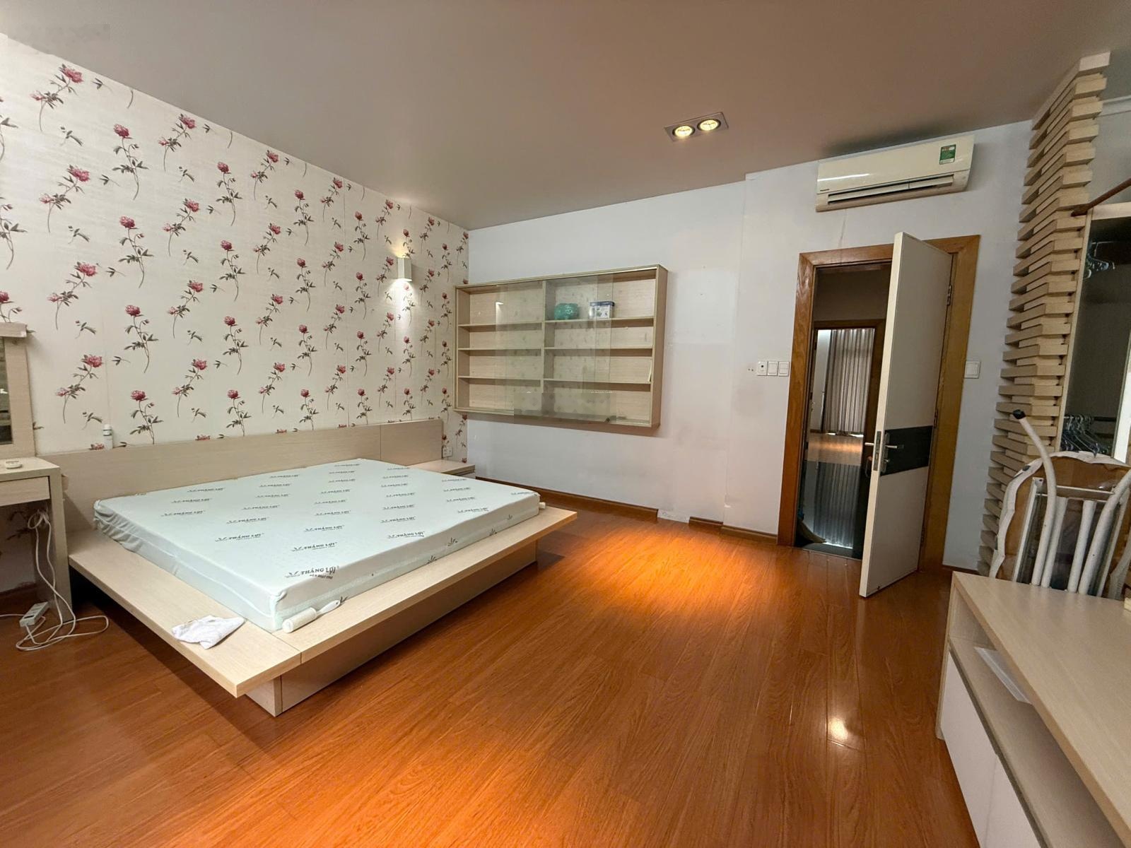 Cho thuê nhà đẹp cao cấp full nội thất, HimLam, Tân Hưng Giá: 55triệu LH: 0931353298