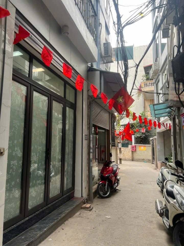 Bán nhà 5 tầng tại đường Lạc Long Quân, Cầu Giấy, Hà Nội, diện tích 30m², ngõ ô tô, có thể kinh doanh nhỏ