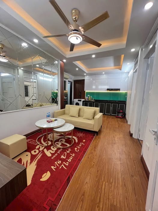 Bán căn hộ chung cư 2 phòng ngủ, siêu đẹp, full nội thất, 56m2, sổ riêng đầy đủ, khu vực Cầu Giấy, Đống Đa