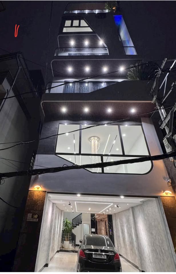 Bán nhà 8 tầng thang máy, 71m2, mặt tiền 5m, phố Trạm, Long Biên, Hà Nội