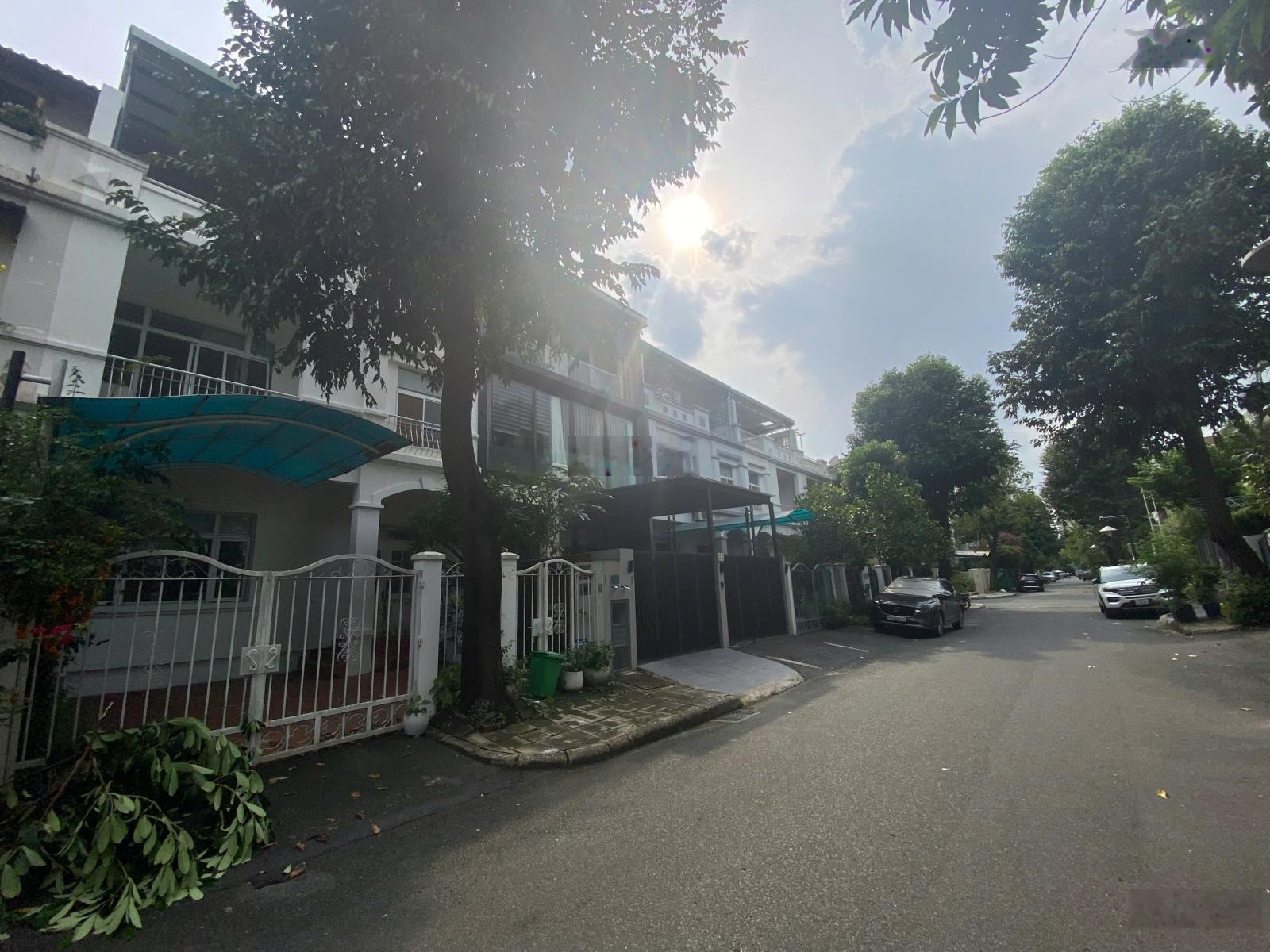 Cho thuê nhà riêng 4PN, 3WC, 126m2 - Phú Mỹ Hưng. Giá: 35 triệu. Phù Hợp Ở - Làm Văn Phòng. Em Luân