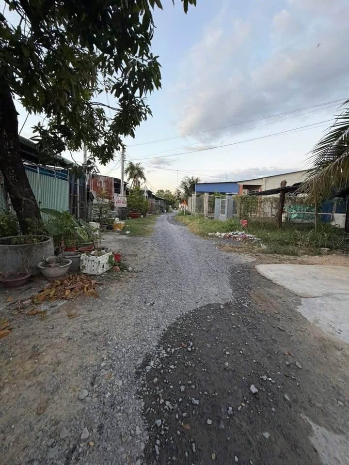 Khai xuân bán nhà Bàu Năng, phường Ninh Thạnh, Tây Ninh, đường 8m thông thoáng, 3 phòng ngủ