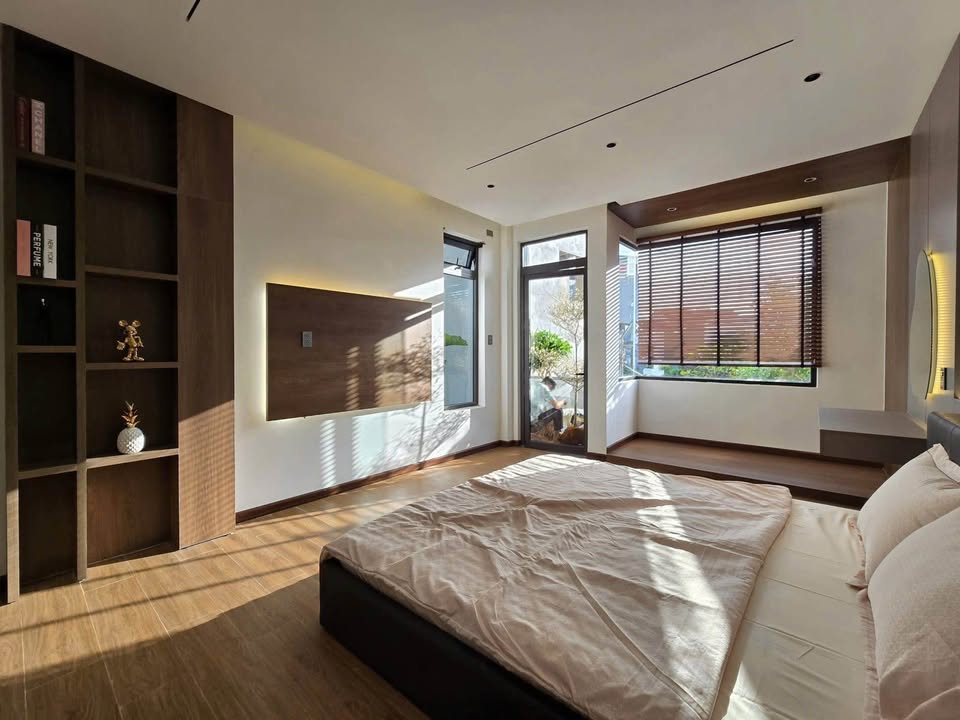 Bán nhà 100m2, đường 7m5 khu Hòa Minh, cách bến xe Đà Nẵng chỉ 300m, giá 8.2 tỷ