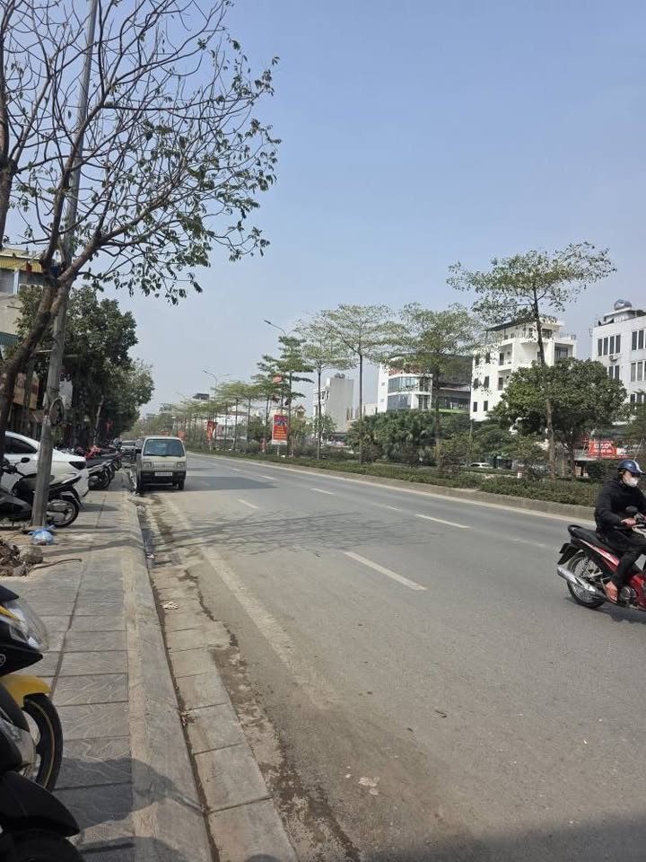 Bán nhà lô góc Lai Xá, 42m2, 6 tầng thang máy, ô tô vào nhà, sát đường 32, giá 9.19 tỷ