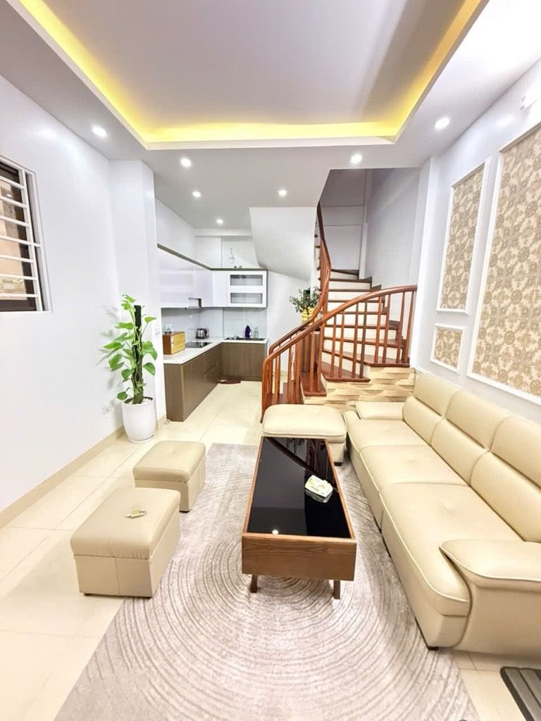 Bán nhà Pháo Đài Láng, 38m2 x 5 tầng, lô góc, dân xây, mặt tiền 4.2m, ngõ ba gác thoáng