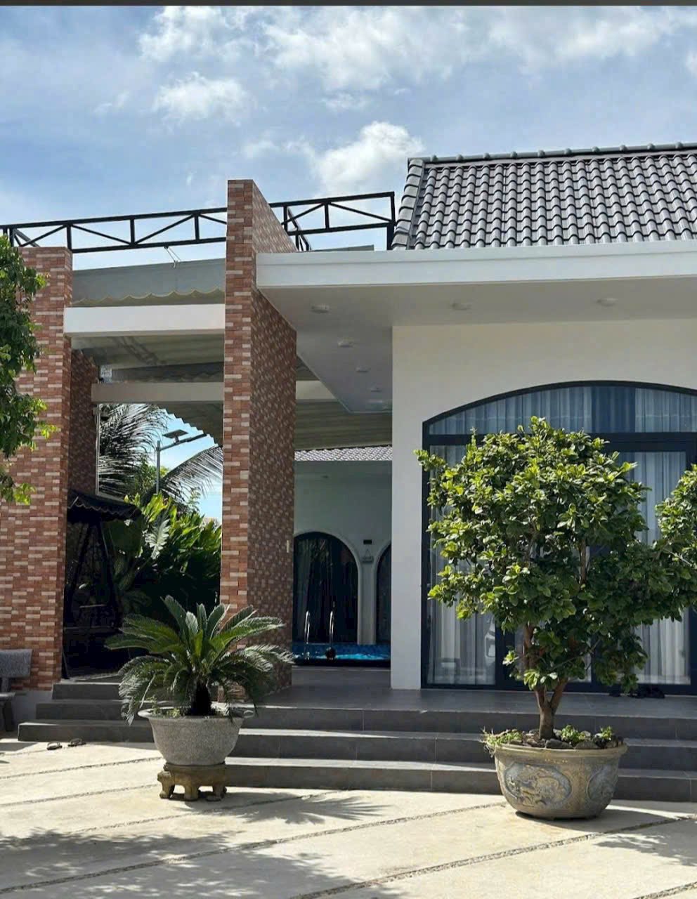 Bán siêu villa 570m2 có hồ bơi, 4 phòng ngủ, giá chỉ 3.2 tỷ tại Hàm Chính, Hàm Thuận Bắc