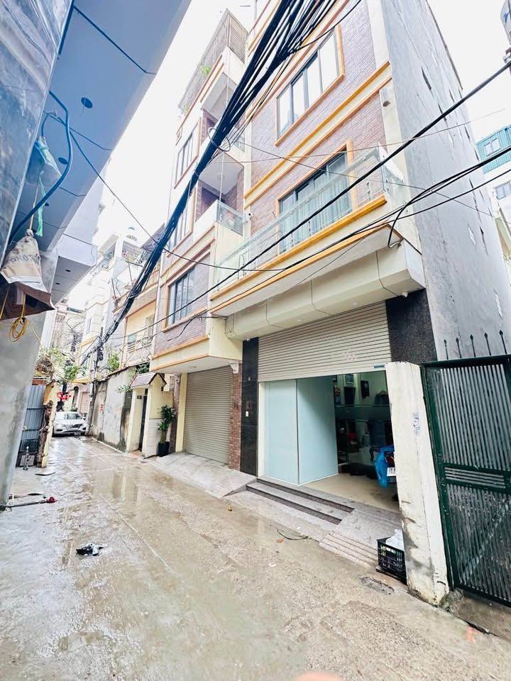 Bán nhà Lạc Long Quân, ngõ nông, ô tô đỗ, thông thoáng, kinh doanh, gần phố, giá 16 tỷ