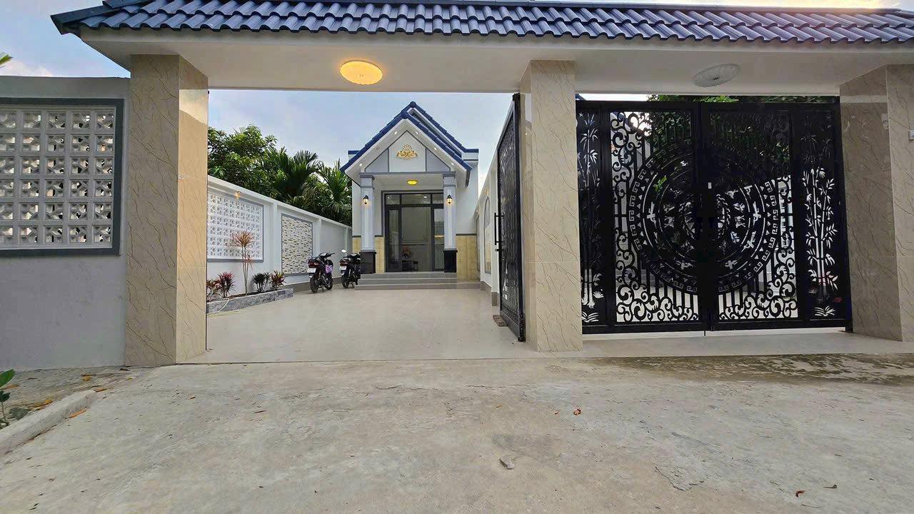 Bán biệt thự mini mặt tiền đường nhựa lộ Triền Đồng, phường Phú Tân, Bến Tre cũ, giá 2,35 tỷ